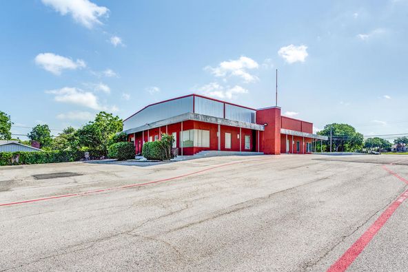 552 W Bedford Euless Rd, Hurst, TX 76053